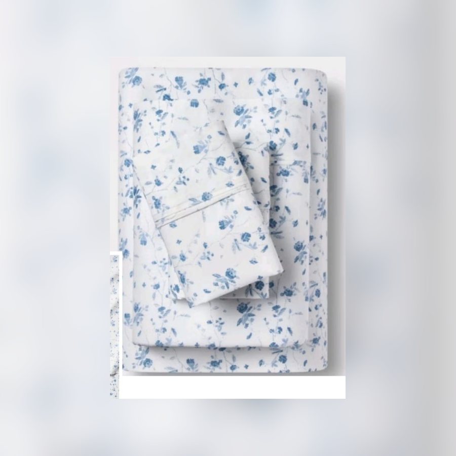 Folded sheet set with a blue floral print